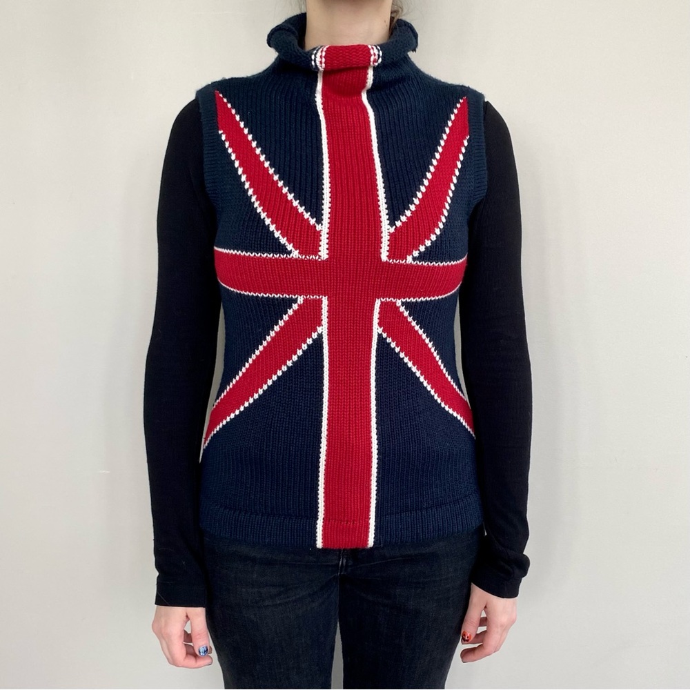 Lady Dutch British flag Union Jacket sleeveless turtleneck sweater. 💙